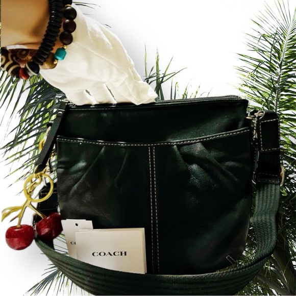 Vintage Coach soho shoulder bag Black soft Leather with red Cherry Charm - Picture 4 of 17